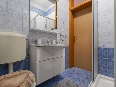 Badezimmer mit Dusche