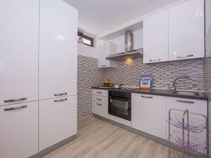 23706404-Appartement-4-Alassio-300x225-5