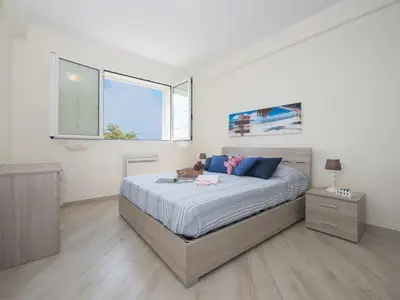Großes Schlafzimmer mit Kleiderschrank