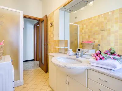 Badezimmer mit Dusche