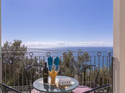 Außenterrasse mit Meerblick