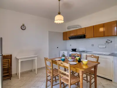 Küche und Essbereich