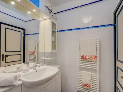 Badezimmer mit Dusche