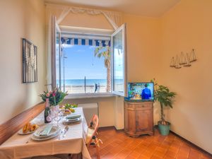 23954306-Appartement-4-Albenga-300x225-4