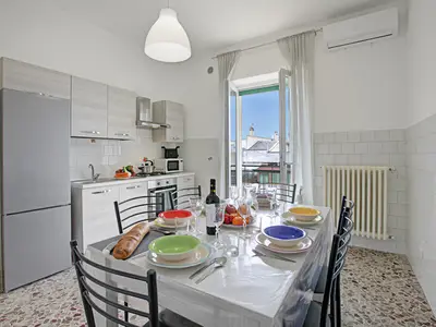 Küche und Essbereich