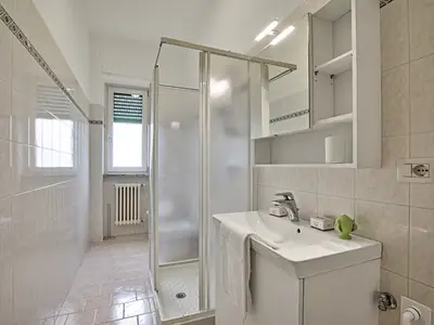 Badezimmer mit Dusche