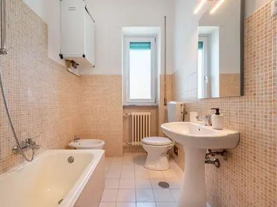 Badezimmer mit Badewanne