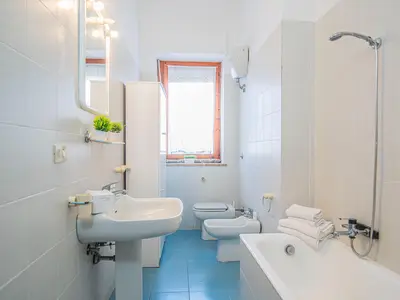 Badezimmer mit Badewanne