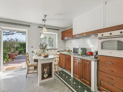 Küche und Essbereich