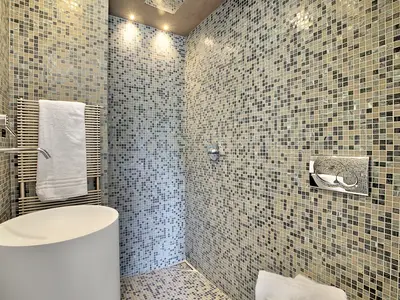 Badezimmer mit Dusche