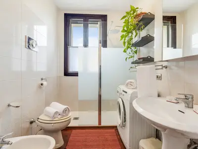 Badezimmer mit Dusche