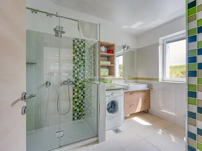 Badezimmer mit Dusche