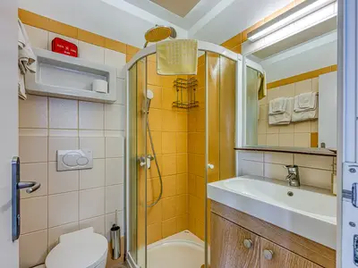 Badezimmer mit Dusche