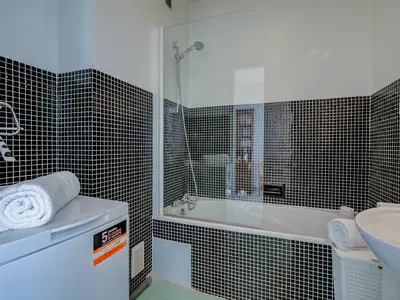 Badezimmer mit Badewanne