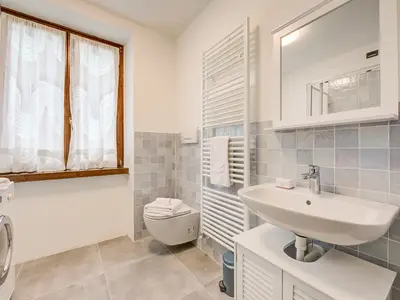 Badezimmer mit Dusche
