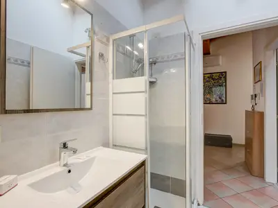 Badezimmer mit Dusche
