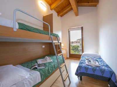 Das zweite Schlafzimmer mit der Möglichkeit, ein Zustellbett für drei Personen e