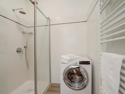 Badezimmer mit Dusche