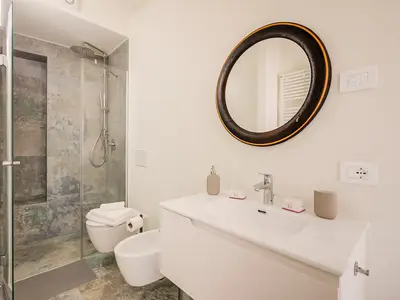 Badezimmer mit Dusche