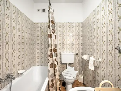 Badezimmer mit Badewanne