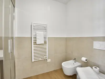 Badezimmer mit Dusche