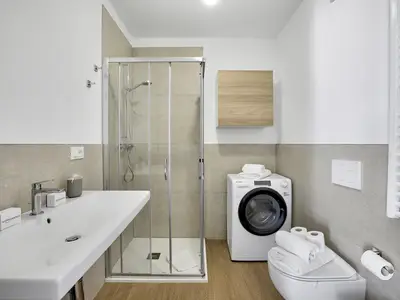 Badezimmer mit Dusche