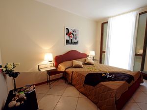 24039071-Appartement-2-Argegno-300x225-4