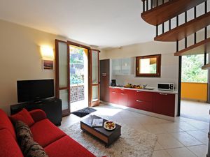 24039081-Appartement-6-Argegno-300x225-4