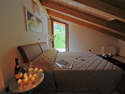 Schlafzimmer mit Doppelbett