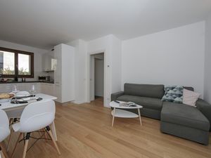 24039190-Appartement-6-Argegno-300x225-3