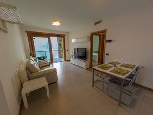 24039189-Appartement-4-Argegno-300x225-4