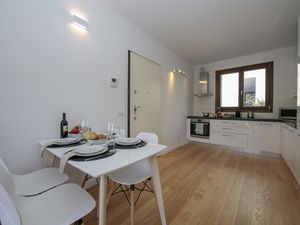 24039190-Appartement-6-Argegno-300x225-5