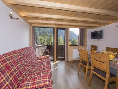 Heller Wohnbereich mit eigenem Balkon