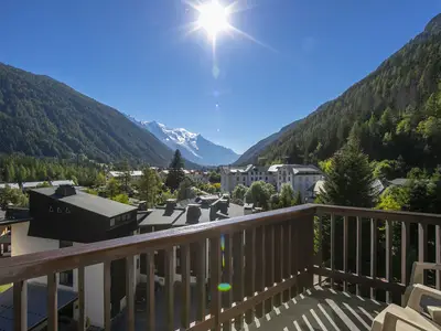 Sonnigen Balkon mit traumhaftem Blick auf Mont Blanc