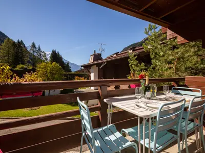 Balkon mit Esstisch