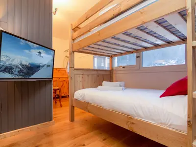 Schlafzimmer 3 mit Etagenbett und HD-Fernseher