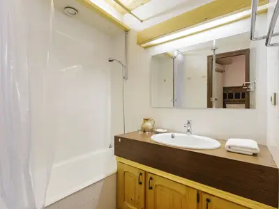 Modernes Duschbad
