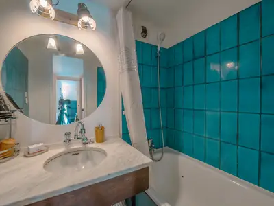 Badezimmer mit Badewanne