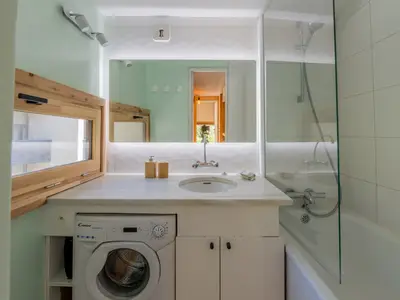 Badezimmer mit Dusche