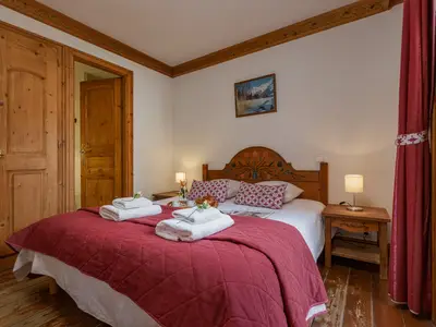 Erstes Schlafzimmer mit eigenem Bad
