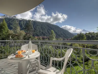 Wunderschönen Balkon mit Esstisch