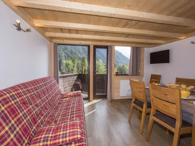 Heller Wohnbereich mit eigenem Balkon