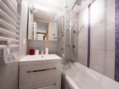 Bad mit Wanne/Dusche