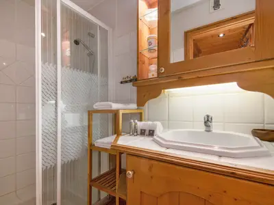 Badezimmer mit Dusche