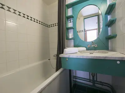 Badezimmer mit Badewanne