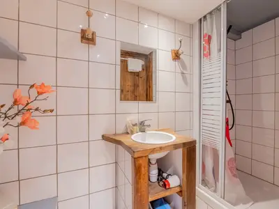 Badezimmer mit Dusche