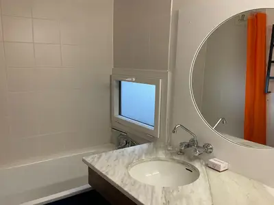 Badezimmer mit Badewanne