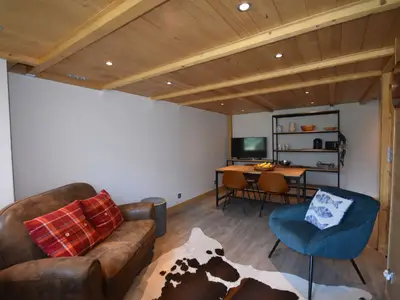 Küche und Essbereich mit HDTV