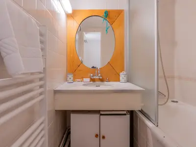 Badezimmer mit Badewanne