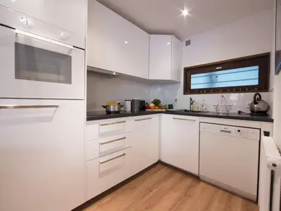 Voll ausgestattete Küche - mit Geschirrspüler